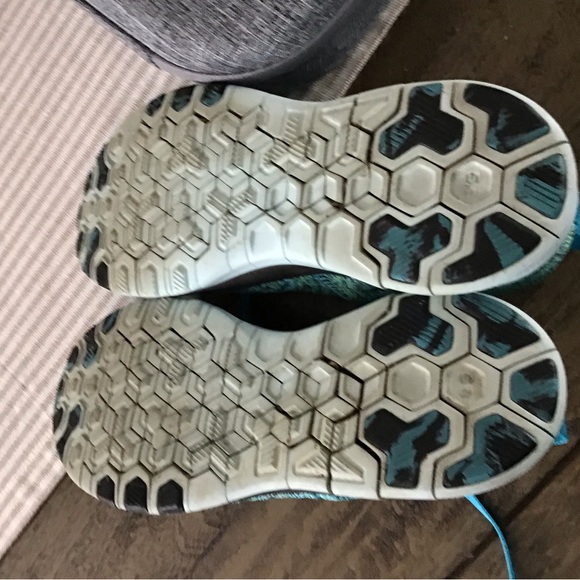 Ladies, size 8 Nike runners - Picture 5 of 5